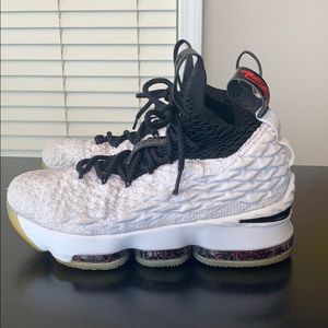NIKE LEBRON 15 GRAFFITI’S YOUTH (SIZE 6)